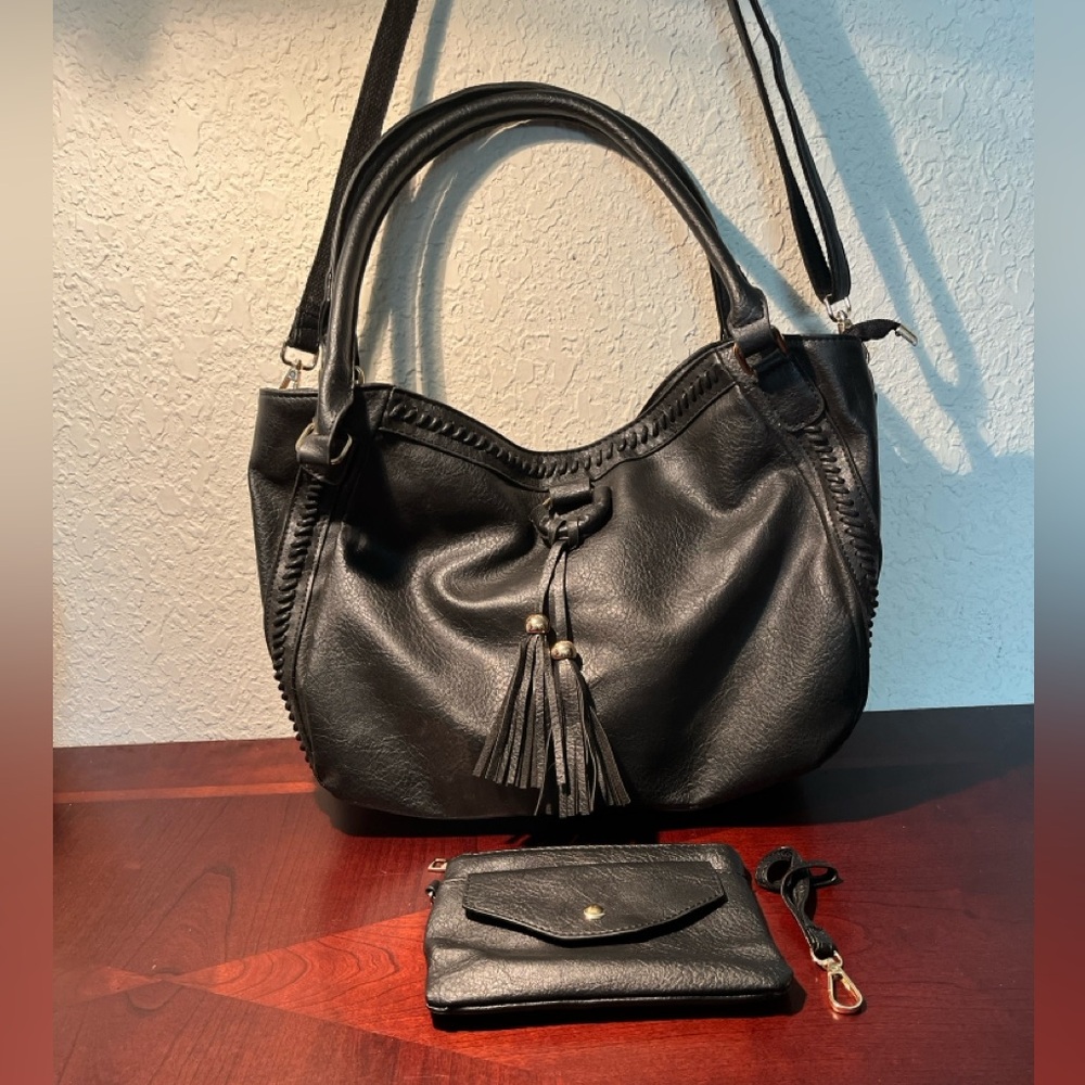 Chic Black Crossbody Bag with Tassel Detail - Picture 1 of 10